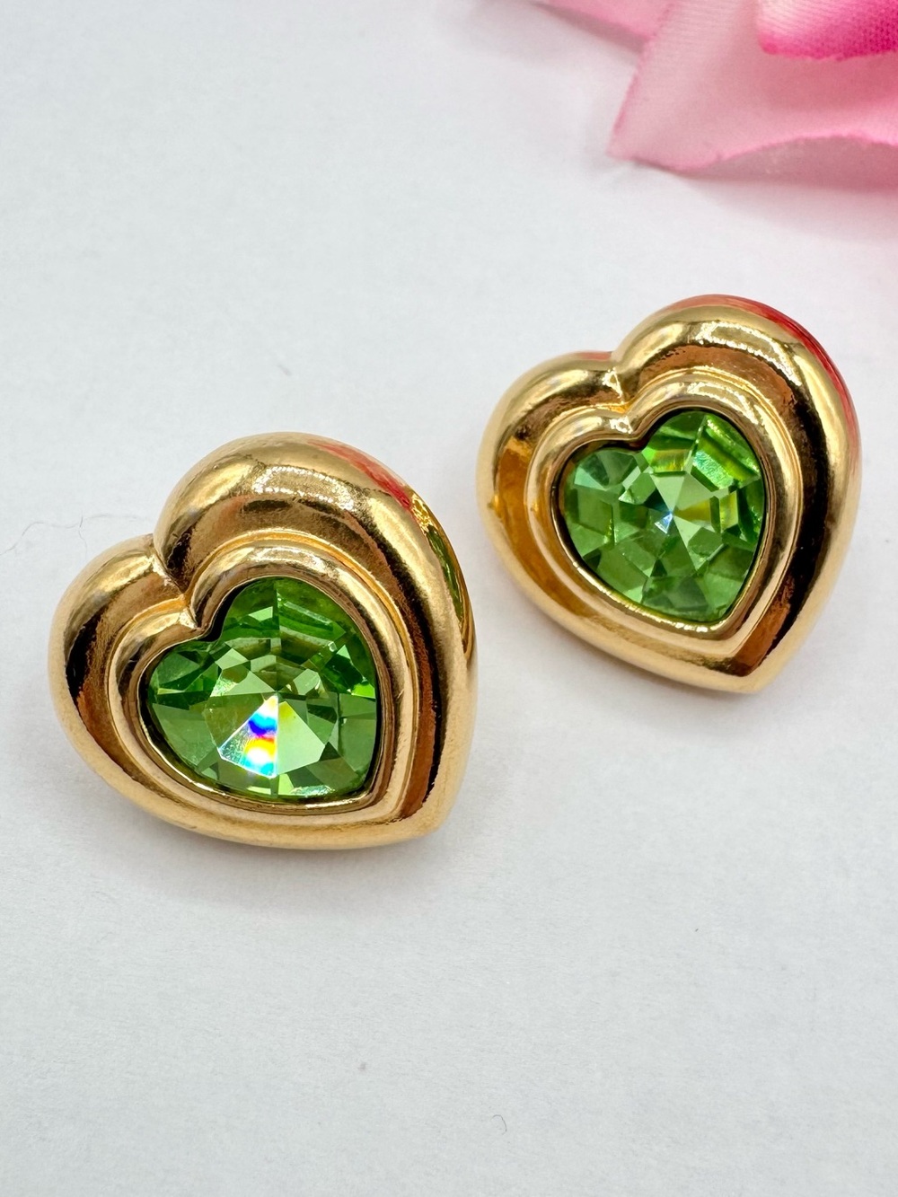 Glowing Green Crystal Heart Stud Earrings Pierced Gold Tone Glows In UV Light